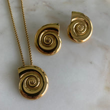 Laden Sie das Bild in den Galerie-Viewer, Oceania Shell Necklace 18k gold